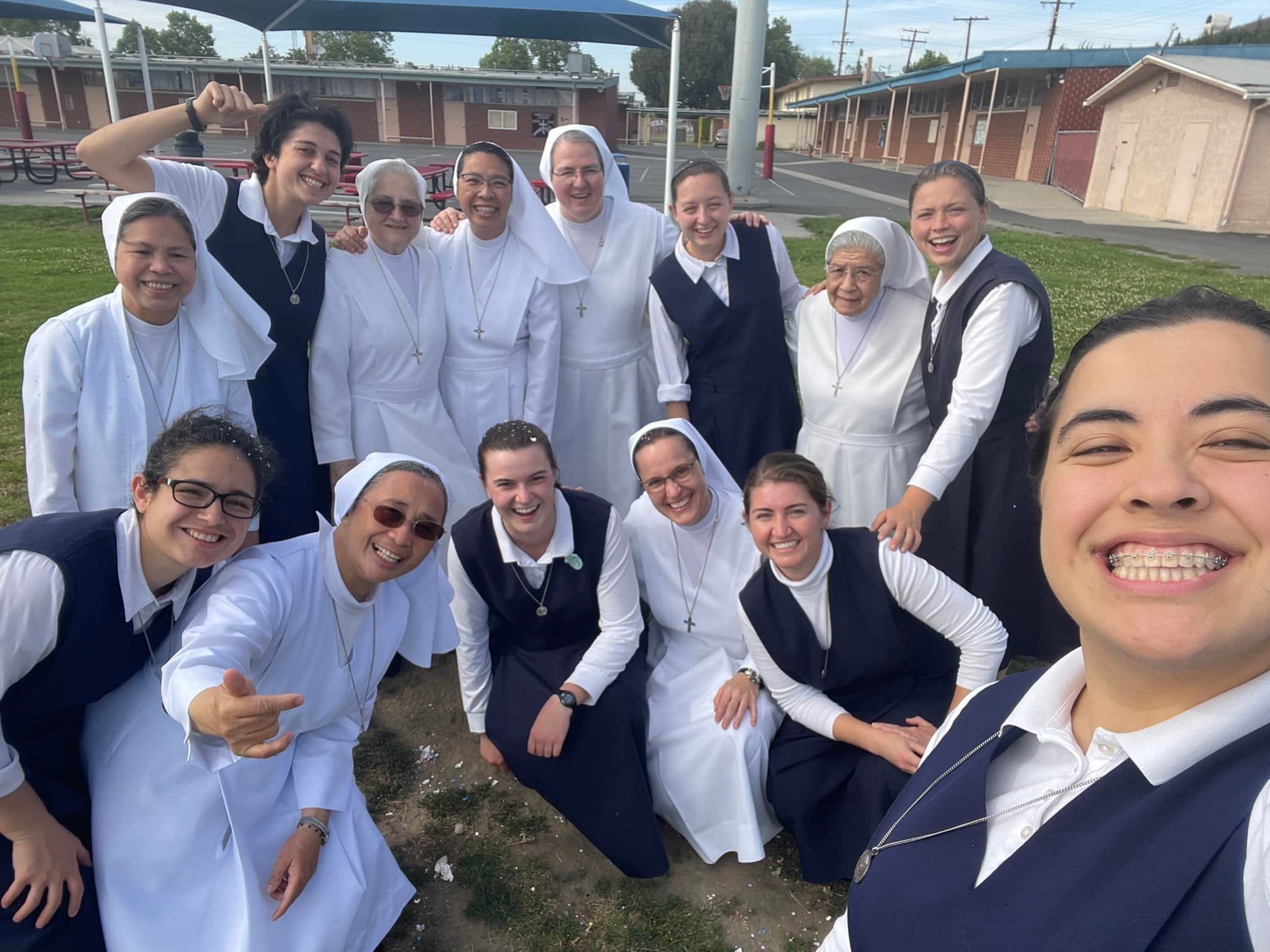 284495928 384415643717375 4144601760164114884 N